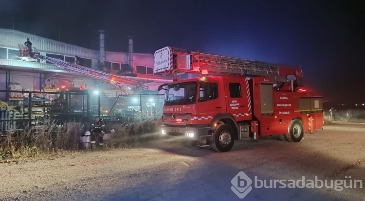 Bursa'da otomobil yedek parça fabrikasında çıkan yangın korkuttu
