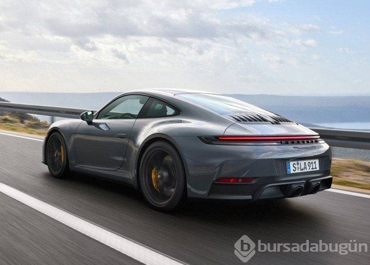 Porsche 911 makyajlandı: İlk hibrit 911
