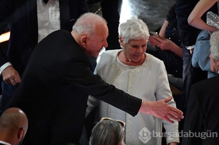 Oscar'lı oyuncu Judi Dench emekli olabileceğini söyledi!