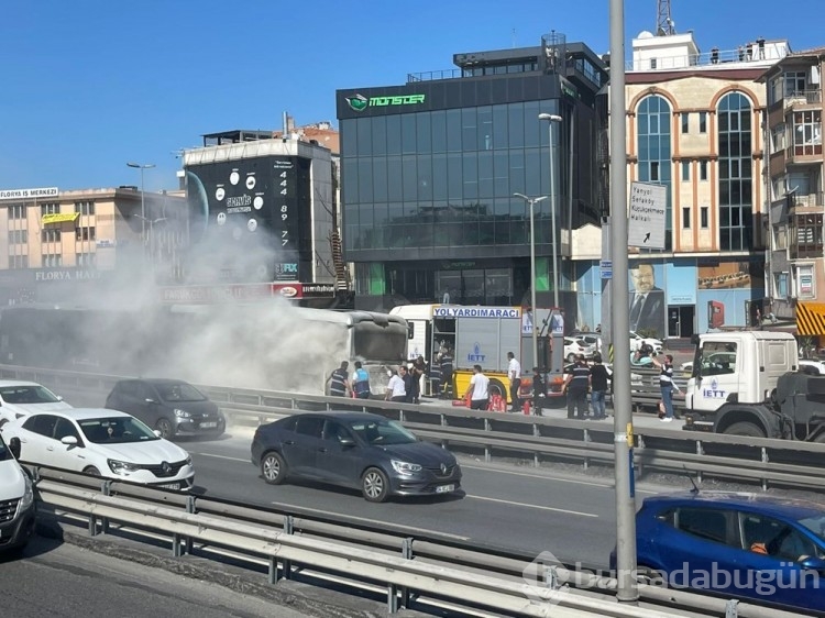 Beşyol'da metrobüs yangını
