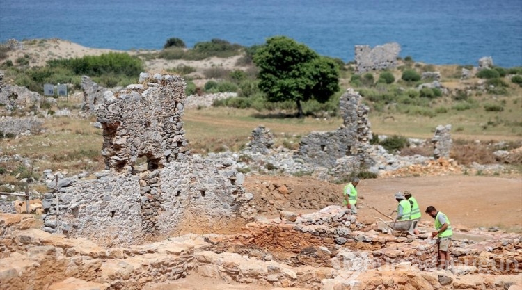 Anemurium Antik Kenti'nde kazı ve restorasyon sürüyor
