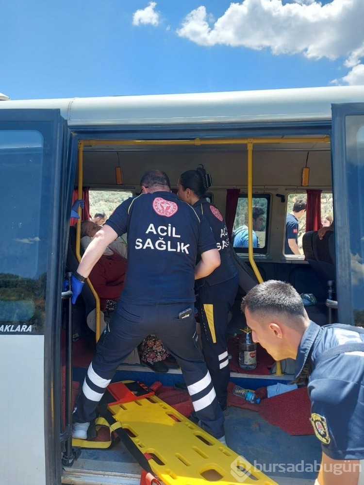 Aydın'da yolcu minibüsü kaza yaptı: 17 yaralı
