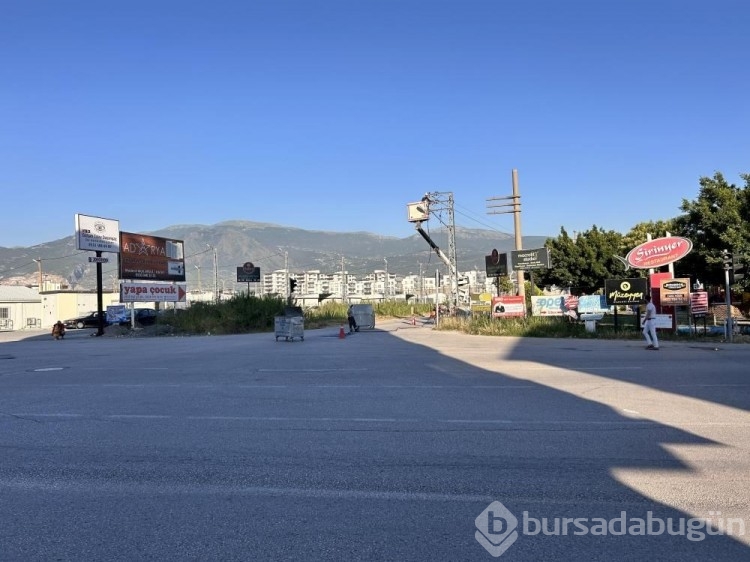 Hatay'da elektrik telleri sıcağa dayanamadı
