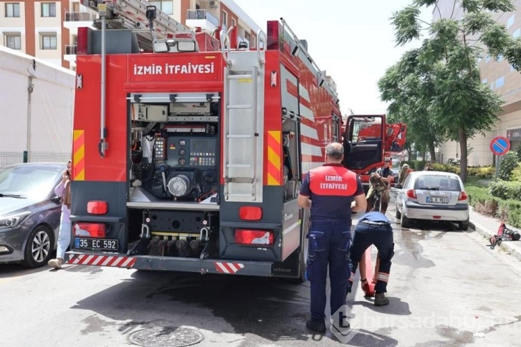 İzmir'deki AVM'de yangın paniği
