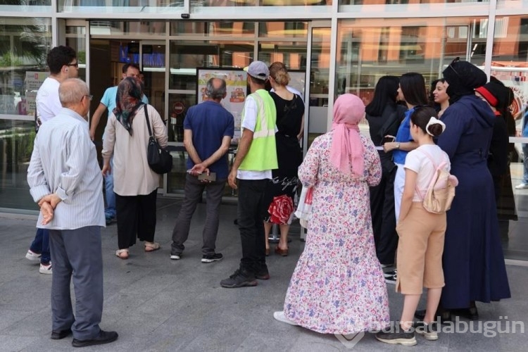 İzmir'deki AVM'de yangın paniği
