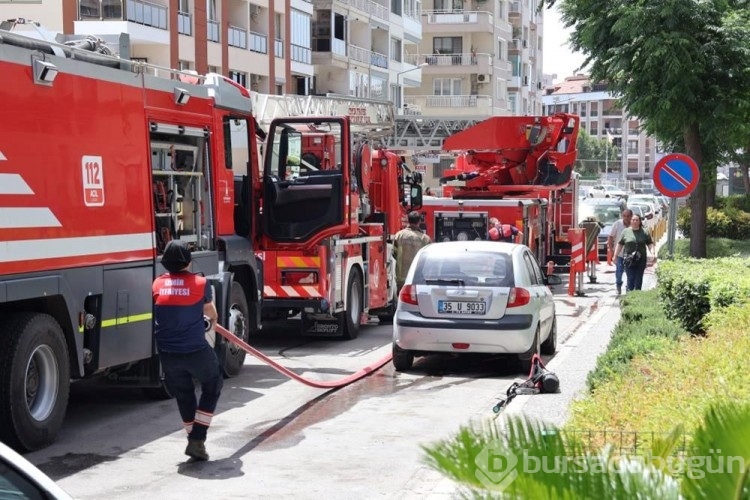 İzmir'deki AVM'de yangın paniği
