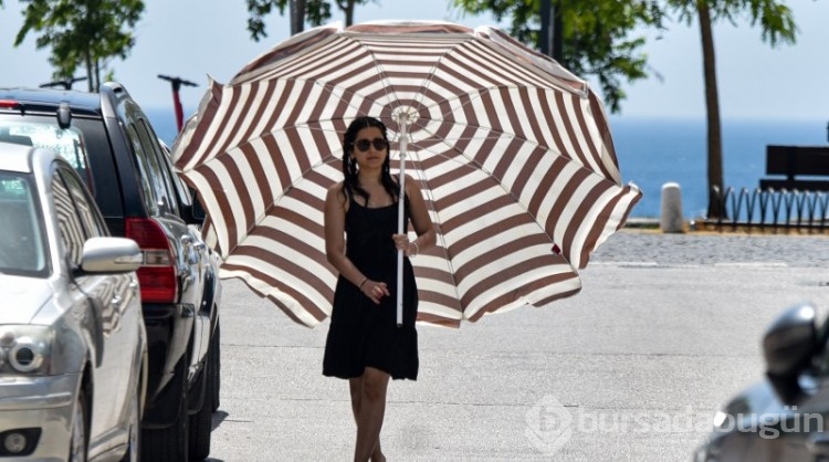 Antalya'da sıcaklık 43,7 derece olunca plajlar doldu!