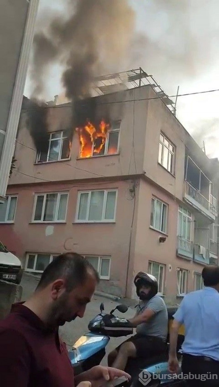 Bursa'da 3 katlı binada yangın paniği
