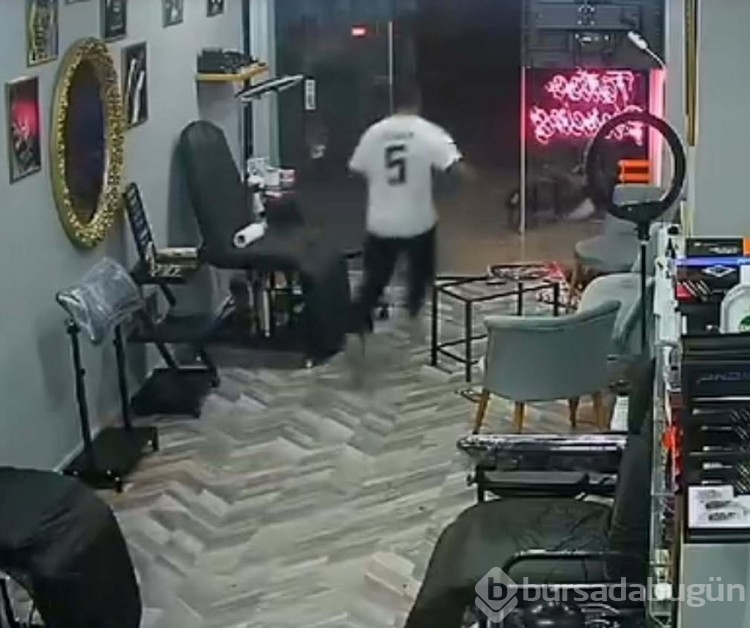 Dövmecilerin müşteri kapma kavgası: 2 yaralı
