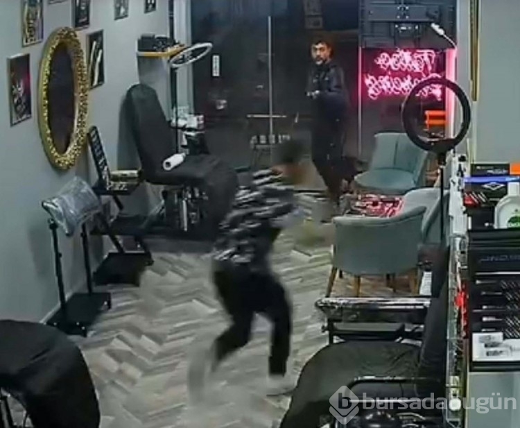 Dövmecilerin müşteri kapma kavgası: 2 yaralı
