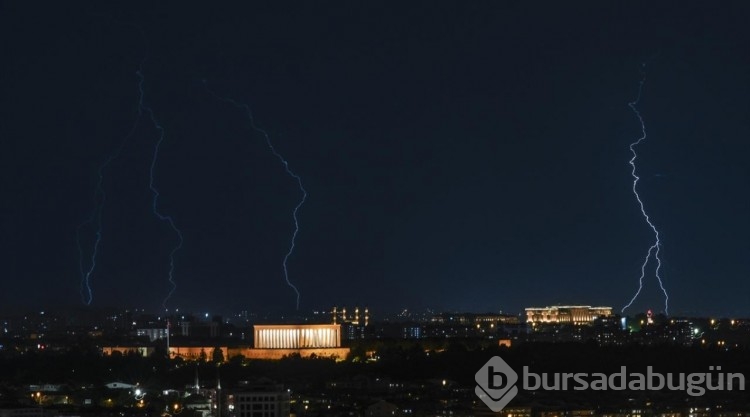 Ankara'da şimşekli akşam
