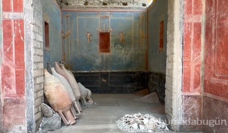 Pompeii'de yeni keşif: Mavi renkli gizemli oda
