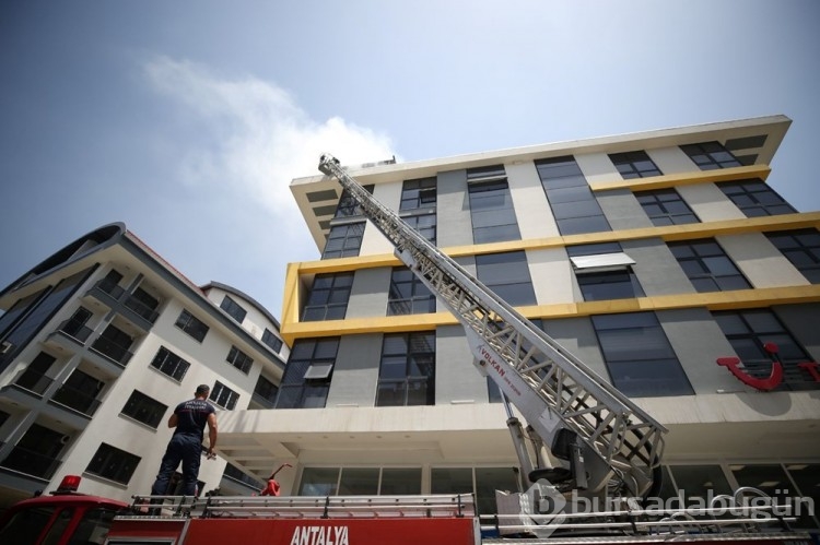 Alanya'da hukuk bürosunda yangın
