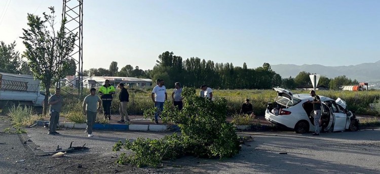 Erzurum'da otomobilin feci kazası: 12 yaralı
