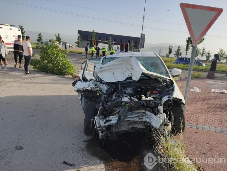 Erzurum'da otomobilin feci kazası: 12 yaralı
