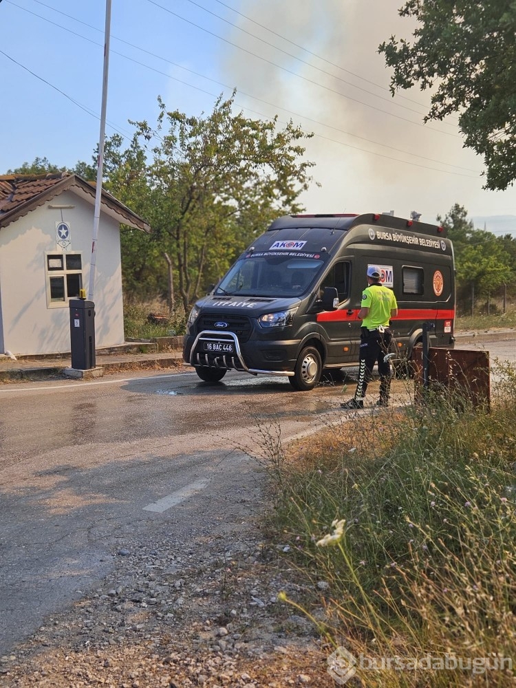 Bursa'da çıkan anız yangını böyle görüntülendi