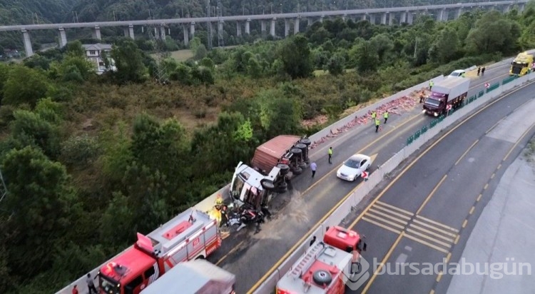 Önce otobüs ve otomobile çarptı, sonra başka bir otomobilin üzerine devrildi