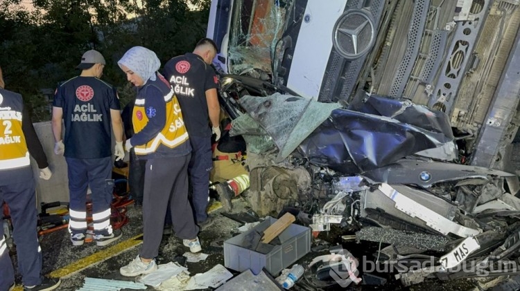 Önce otobüs ve otomobile çarptı, sonra başka bir otomobilin üzerine devrildi