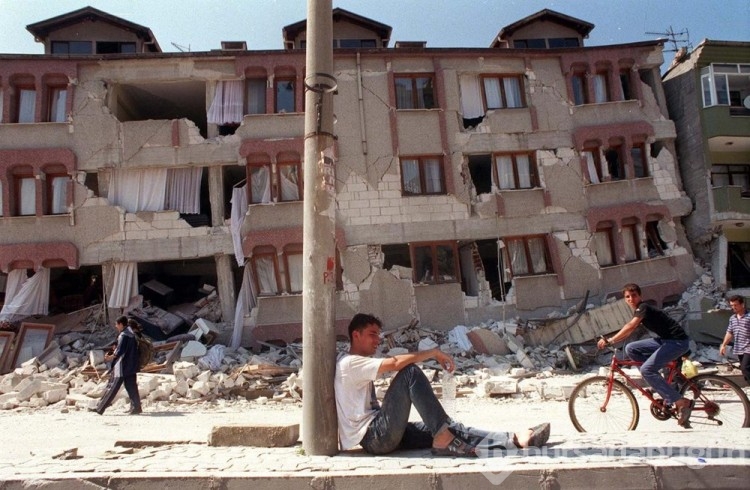 25 yıldır süren acı... 17 Ağustos 1999 Marmara Depremi'nden hafızalara kazınanlar... 