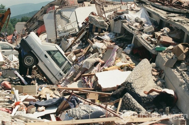 25 yıldır süren acı... 17 Ağustos 1999 Marmara Depremi'nden hafızalara kazınanlar... 