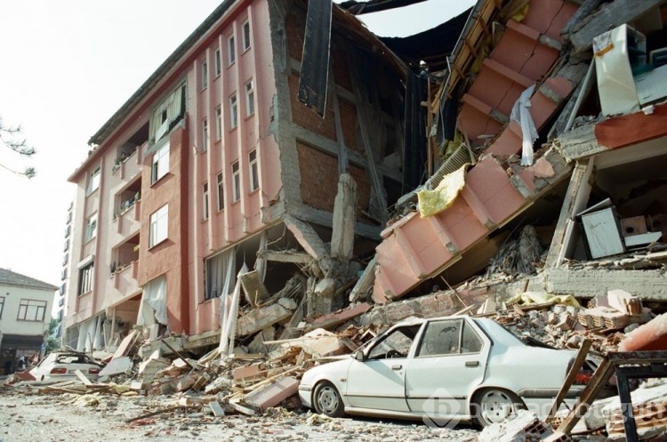 25 yıldır süren acı... 17 Ağustos 1999 Marmara Depremi'nden hafızalara kazınanlar... 