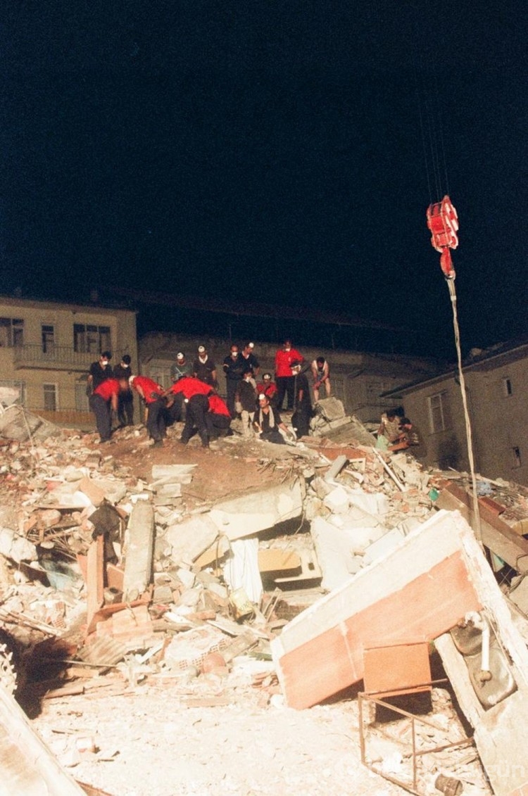 25 yıldır süren acı... 17 Ağustos 1999 Marmara Depremi'nden hafızalara kazınanlar... 