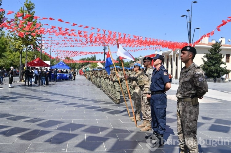 Zaferimizin 102. yıldönümü yurtta coşkuyla kutlandı