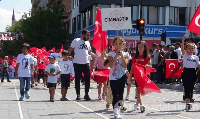 Zaferimizin 102. yıldönümü yurtta coşkuyla kutlandı