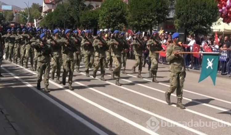 Zaferimizin 102. yıldönümü yurtta coşkuyla kutlandı