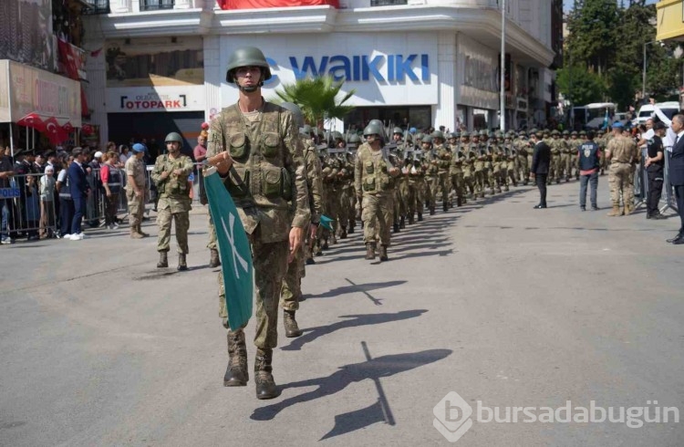 Zaferimizin 102. yıldönümü yurtta coşkuyla kutlandı