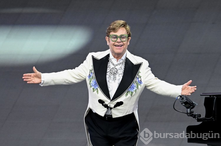 Başarılı şarkıcı Elton John görme sorunu yaşıyor