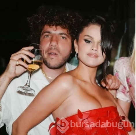 Selena artık milyarder!