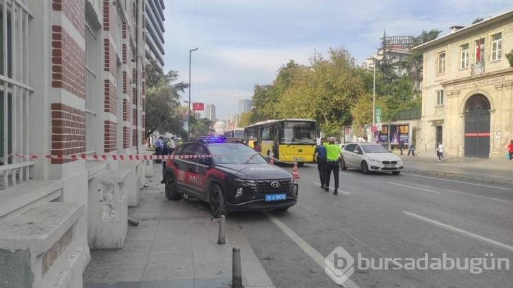 Polis aracı iki kadına çarptı!