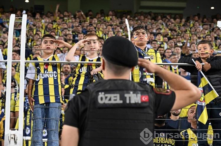 Fenerbahçe - Galatasaray maçı öncesi kareler...
