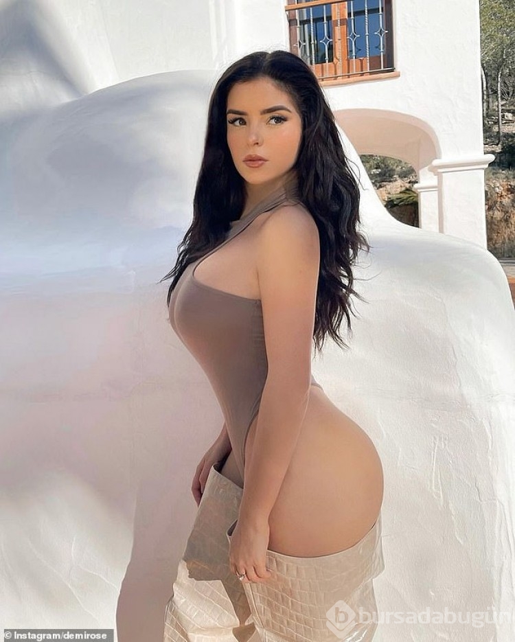 Demi Rose'dan yürek hoplatan pozlar! 