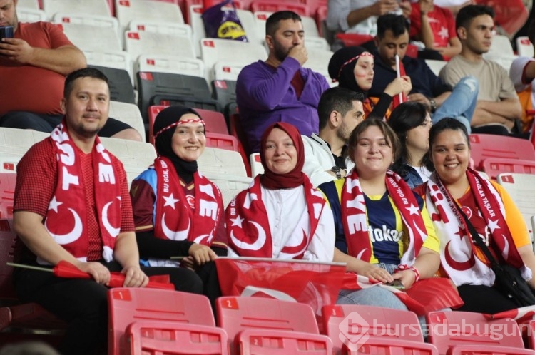 Türkiye - Karadağ maçından ekranlara yansımayanlar
