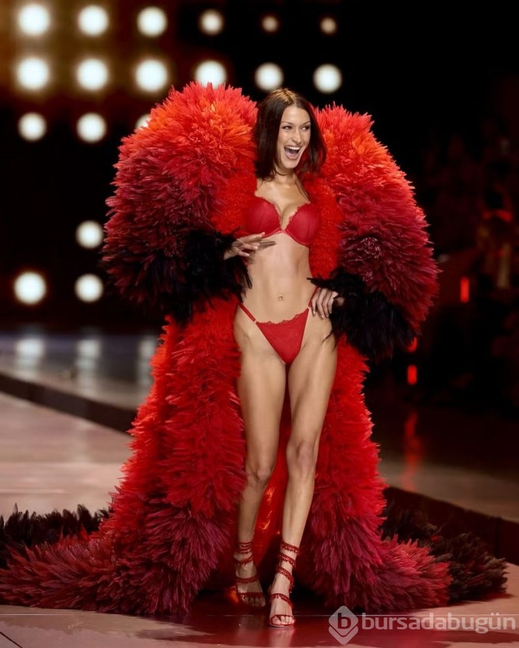 Dilan Çiçek Deniz'den Victoria's Secret paylaşımı 