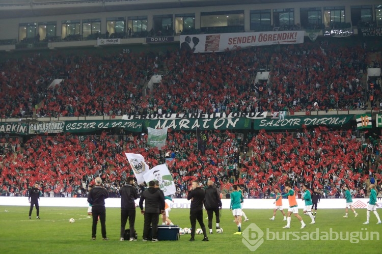 Bursaspor Belediye Kütahyaspor karşılaşmasından kareler...