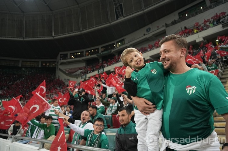 Bursaspor Belediye Kütahyaspor karşılaşmasından kareler...