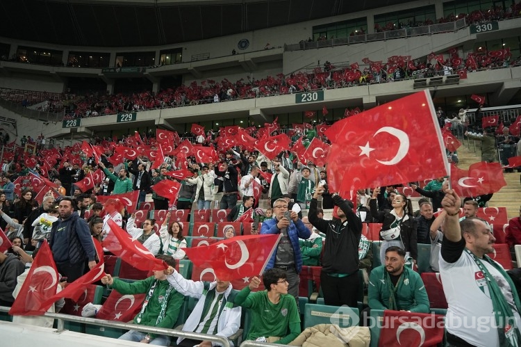 Bursaspor Belediye Kütahyaspor karşılaşmasından kareler...