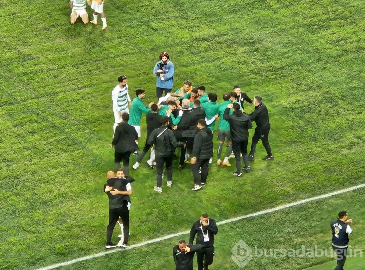 Bursaspor Belediye Kütahyaspor karşılaşmasından kareler...