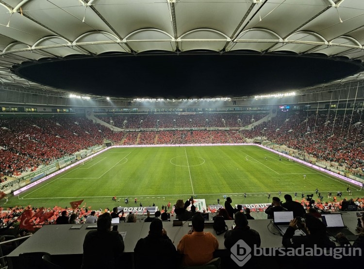 Bursaspor Belediye Kütahyaspor karşılaşmasından kareler...