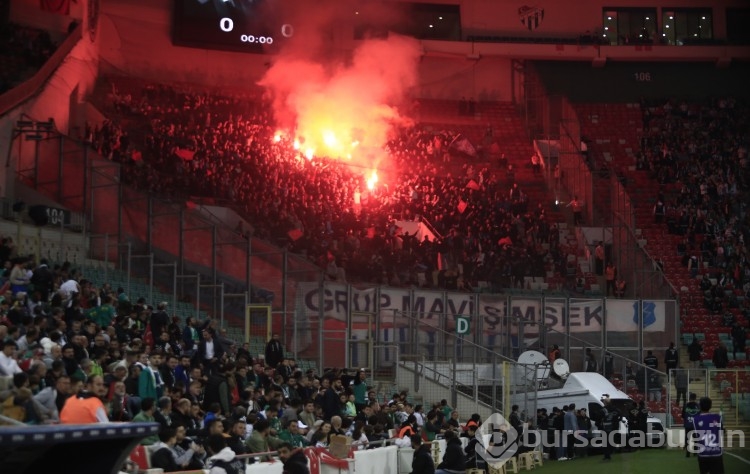 Bursaspor Belediye Kütahyaspor karşılaşmasından kareler...