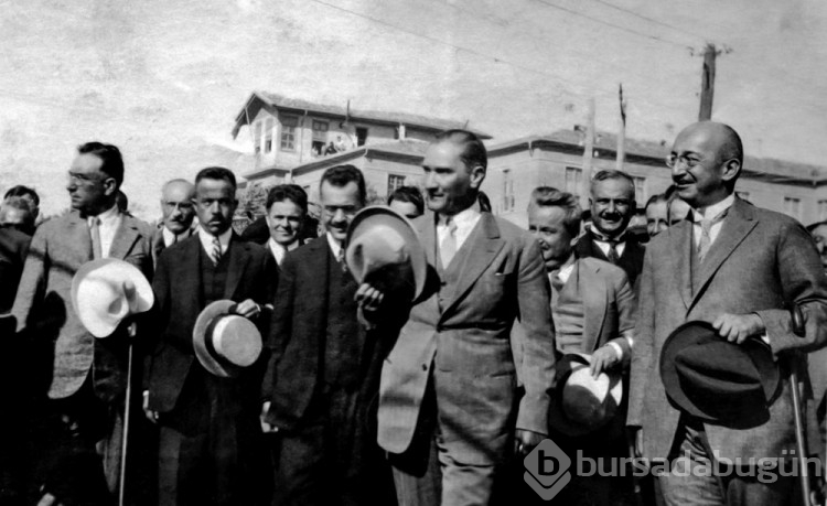 Cumhuriyet'in 101. Yılında 100 fotoğrafla Atatürk koleksiyonu
