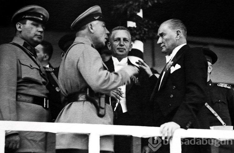 Cumhuriyet'in 101. Yılında 100 fotoğrafla Atatürk koleksiyonu
