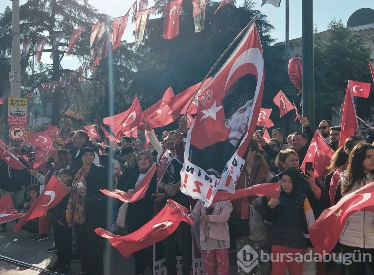 Bursa'da Cumhuriyet'in 101. yılına yakışır kutlama 
