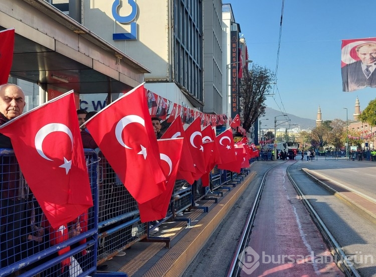 Bursa'da Cumhuriyet'in 101. yılına yakışır kutlama 
