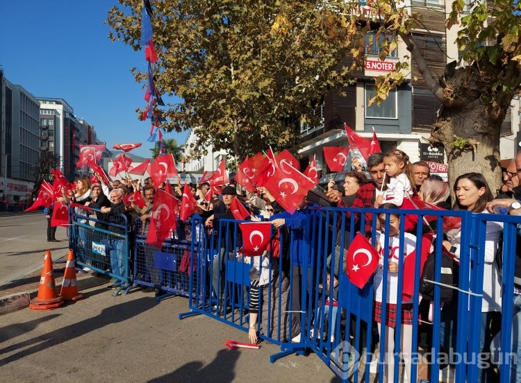 Bursa'da Cumhuriyet'in 101. yılına yakışır kutlama 
