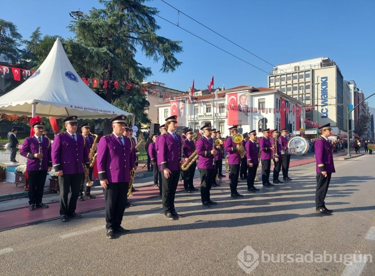 Bursa'da Cumhuriyet'in 101. yılına yakışır kutlama 
