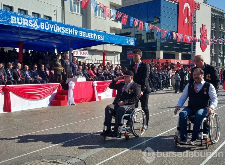 Bursa'da Cumhuriyet'in 101. yılına yakışır kutlama 
